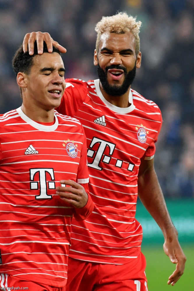 بايرن يسقط شالكة.. ويتمسك بالصدارة