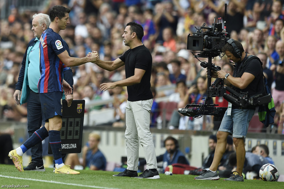 برشلونة يكسب إلتشي.. ويتصدر مؤقتا