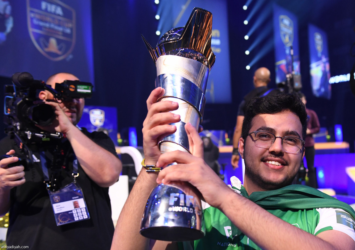 الدوسري.. بطل العالم