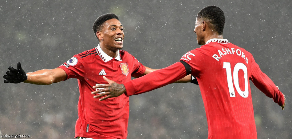 يونايتد يطارد توتنهام  بثلاثية نوتنجهام