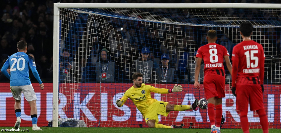 نابولي.. تأهل تاريخي إلى ربع نهائي الأبطال