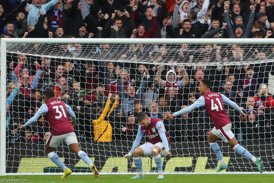 يونايتد يسقط أمام أستون فيلا بثلاثية