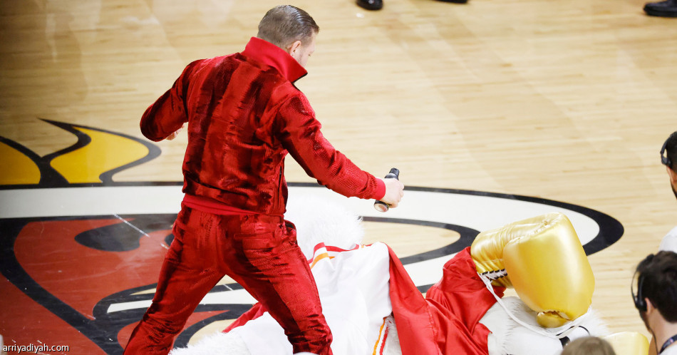 لكمة مكجريجور 
تدخل التميمة المستشفى