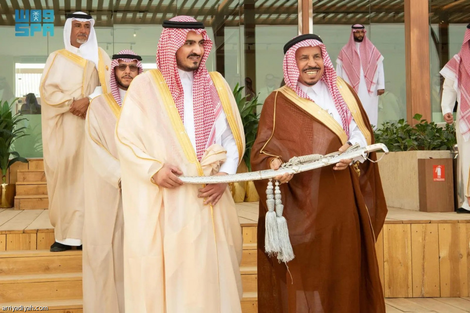 نيابة عن سمو ولي العهد.. نائب أمير مكة المكرمة يتوج الفائزين في الأشواط الختامية لمهرجان ولي العهد للهجن