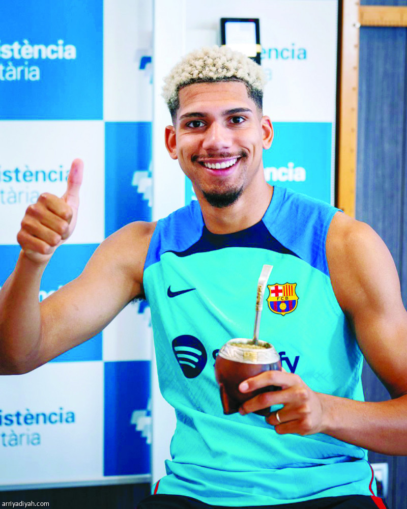 ألفيس
يهاجم «عقلية» برشلونة