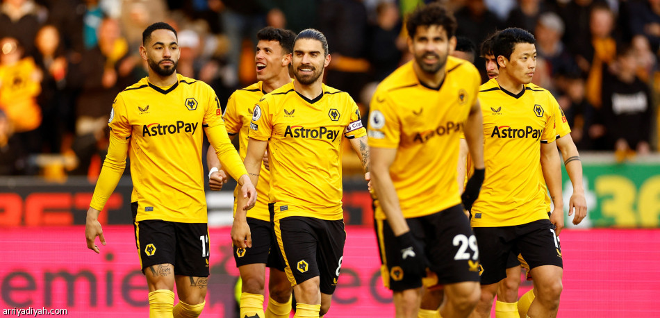 ولفرهامبتون يبتعد عن الخطر بثنائية كريستال بالاس