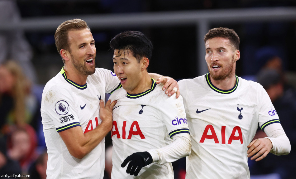 توتنهام يكتسح كريستال بالاس برباعية