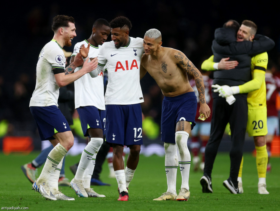 بثنائية وست هام.. توتنهام يقفز إلى الرابع