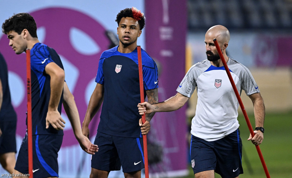 طموح هولندا يصطدم بمغامرة أمريكا