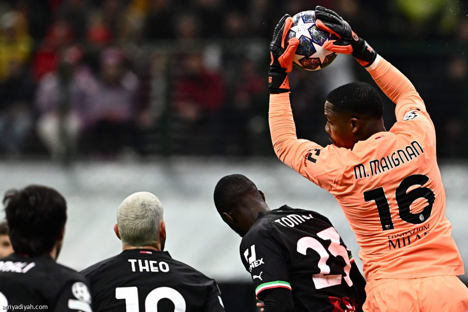 ميلان يكسب نابولي بهدف بن ناصر