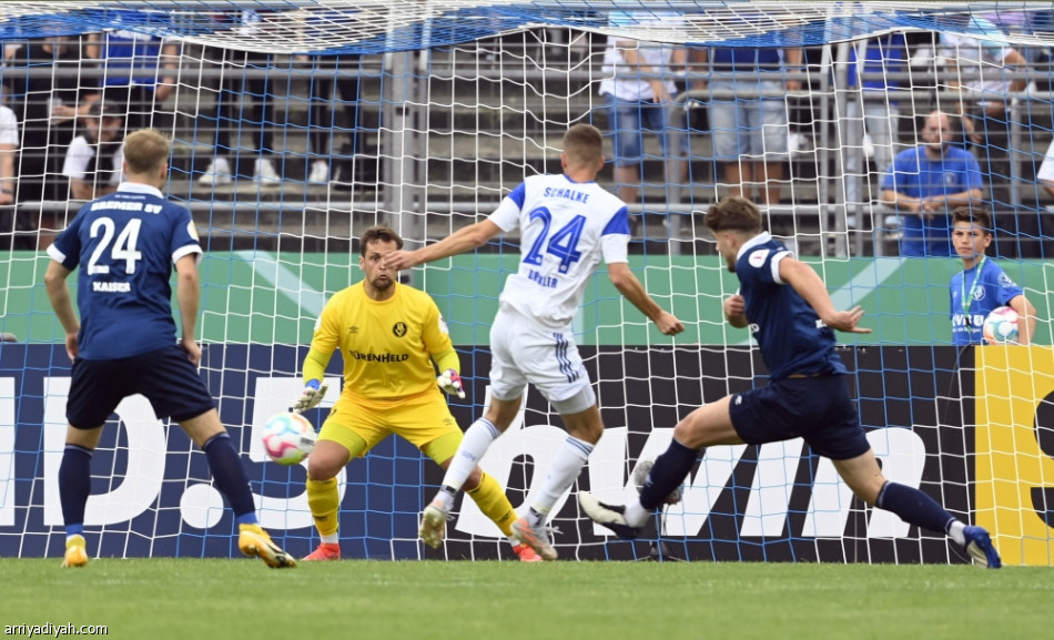 كأس ألمانيا.. شالكة يتأهل بخماسية بريمر