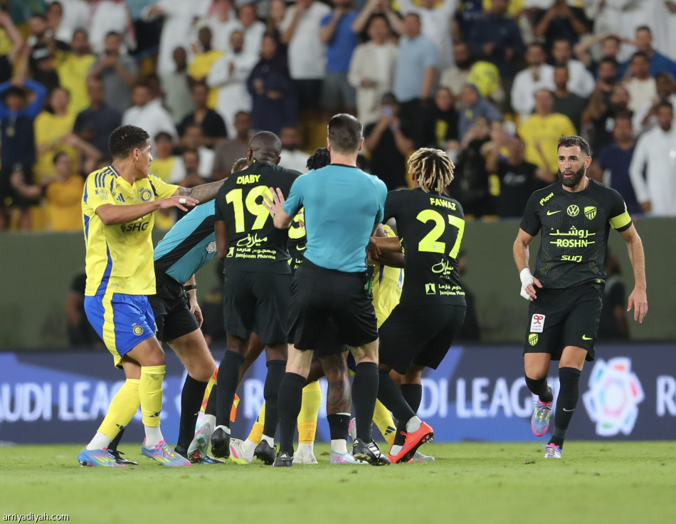 أحداث «الكلاسيكو».. بدأت بهجمة ديابي وانتهت بـ 3 بطاقات