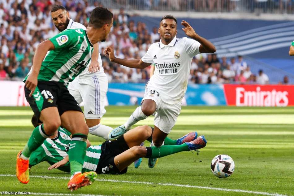 ريال مدريد يُسقط بيتيس.. ويفض شراكة الصدارة