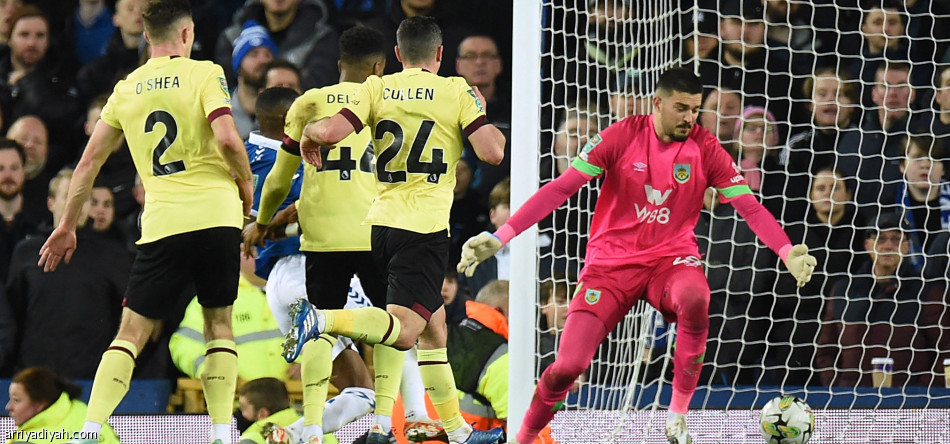 ليفربول وإيفرتون يتأهلان إلى ربع نهائي كأس الرابطة