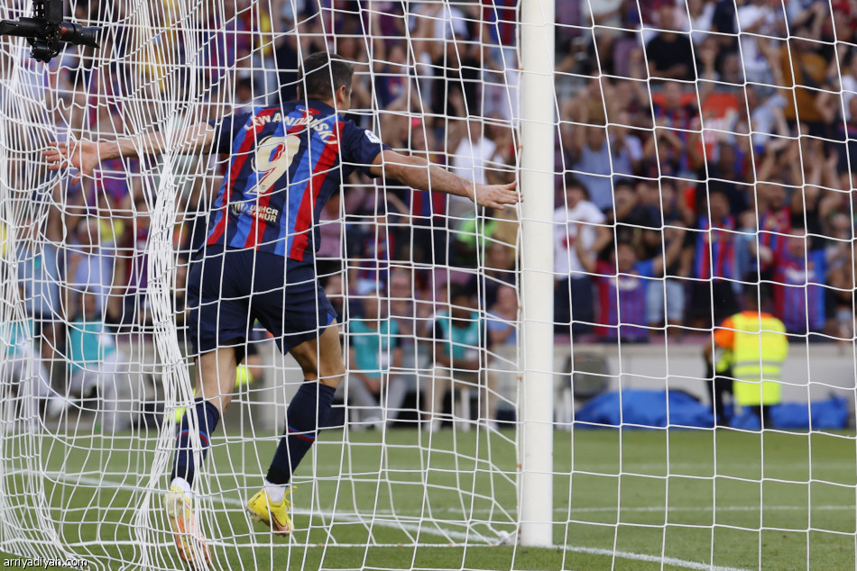 ليفاندوفسكي يقود برشلونة إلى عبور بلد الوليد