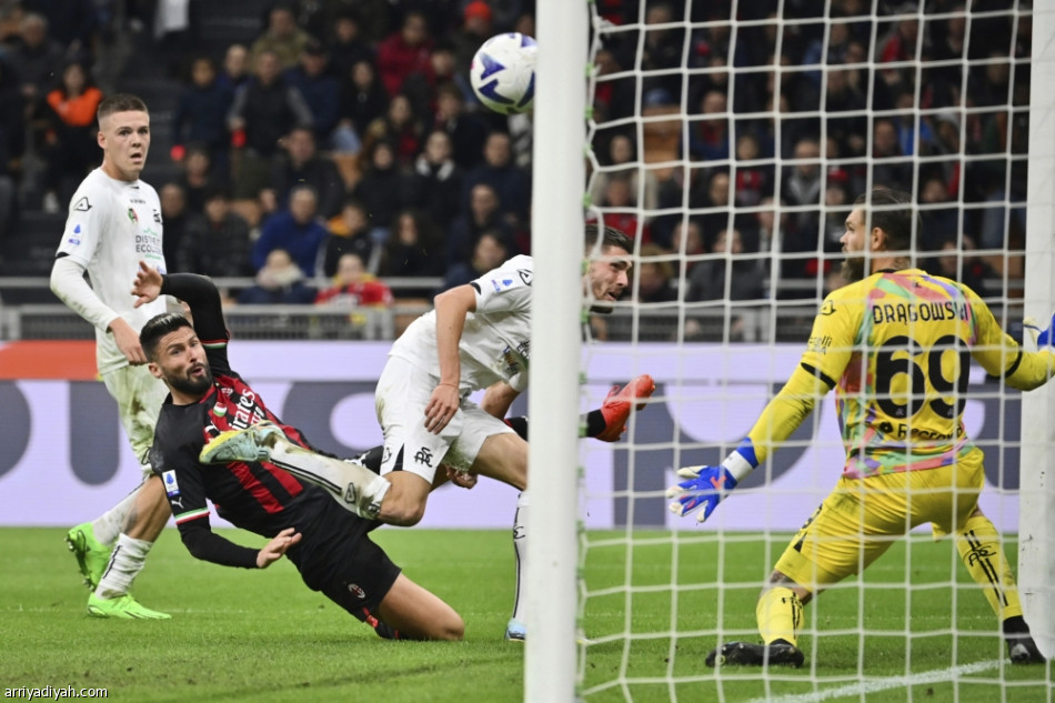 جيرو ينقذ ميلان أمام سبيتسيا