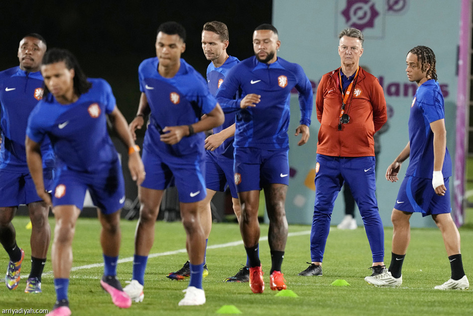 أحلام كيمبس
تلاحق ميسي