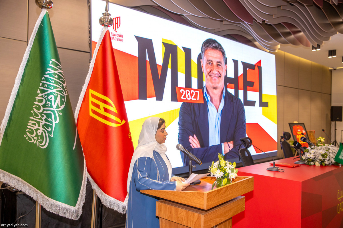 ميتشيل يجدد