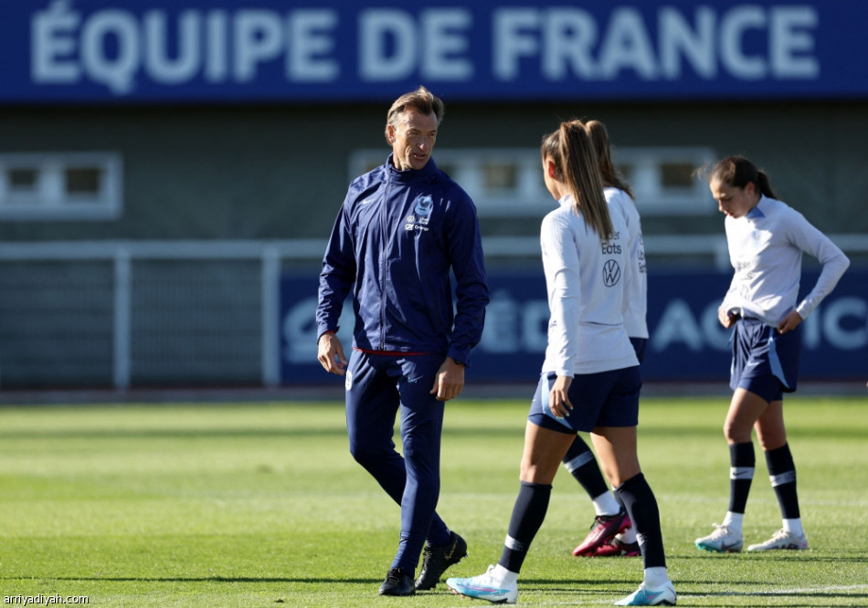 رينارد يسمح للاعبات فرنسا بالتدرب مع أطفالهن