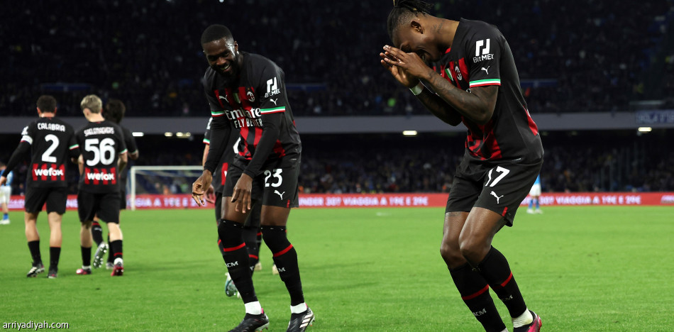 ميلان يسحق نابولي برباعية في داره