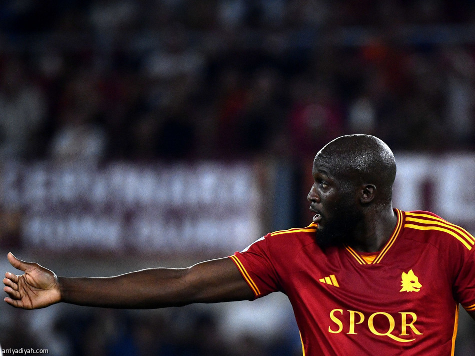 ميلان يكسب روما بثنائية