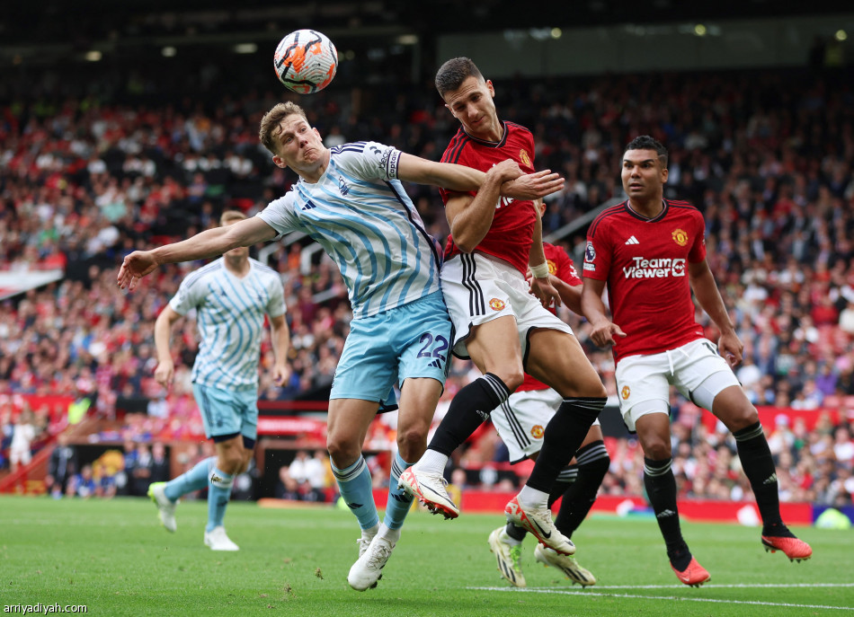 مانشستر يونايتد يقلبها على نوتنجهام بثلاثية