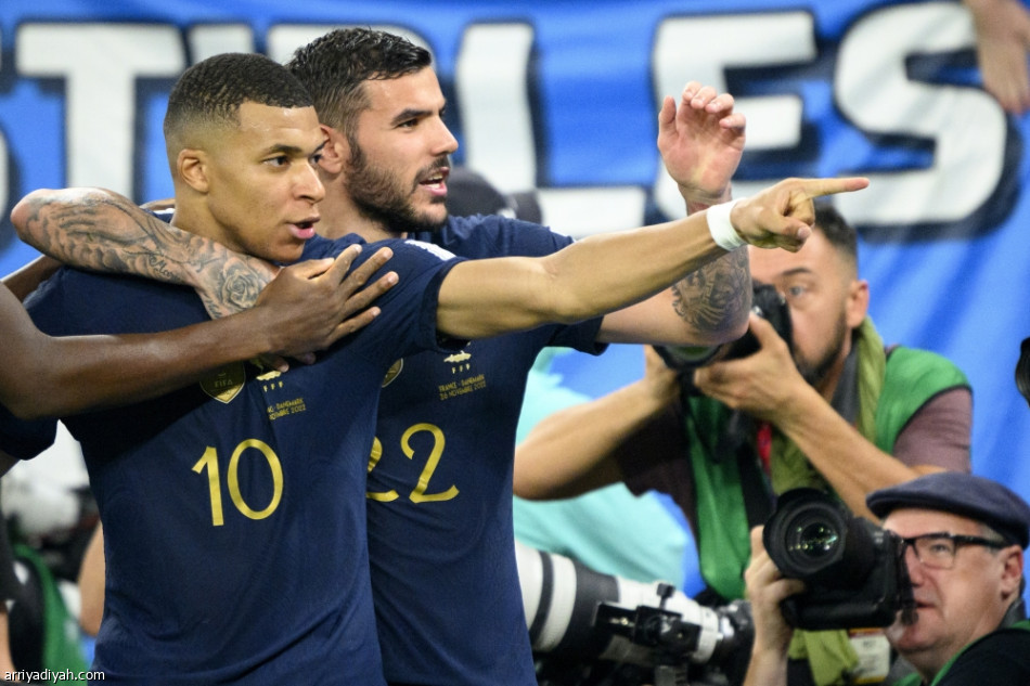 فرنسا أول المتأهلين إلى ثمن النهائي