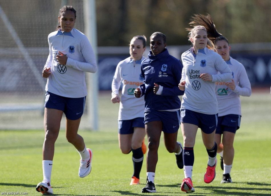 رينارد يسمح للاعبات فرنسا بالتدرب مع أطفالهن