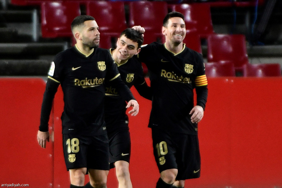 برشلونة يضرب غرناطة برباعية