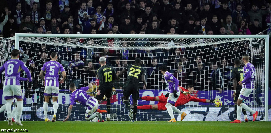 في 6 دقائق.. بنزيما يكسر صمود بلد الوليد