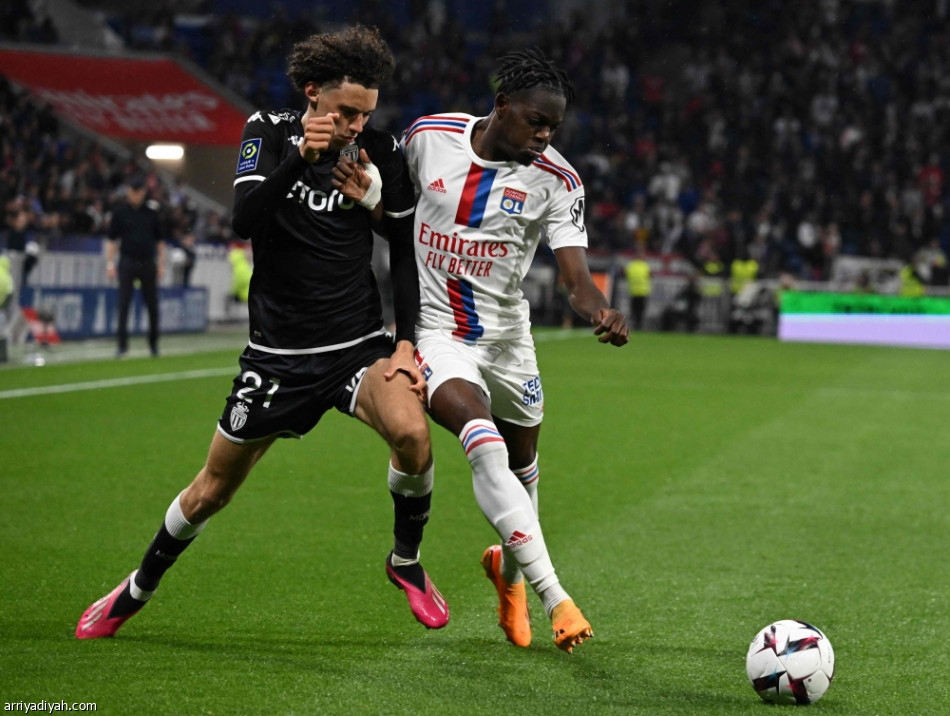 ليون يحرم موناكو من «الثالث»