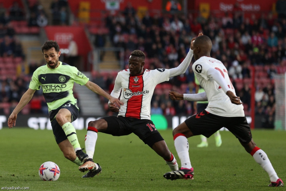 سيتي يضغط على أرسنال برباعية  ساوثهامبتون