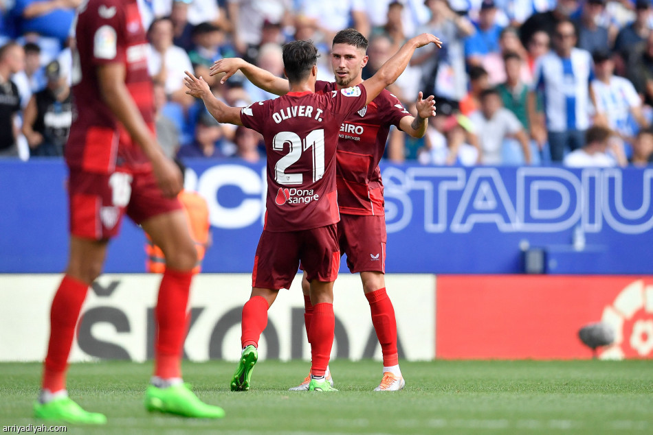 إشبيلية يحقق فوزه الأول في الدوري الإسباني