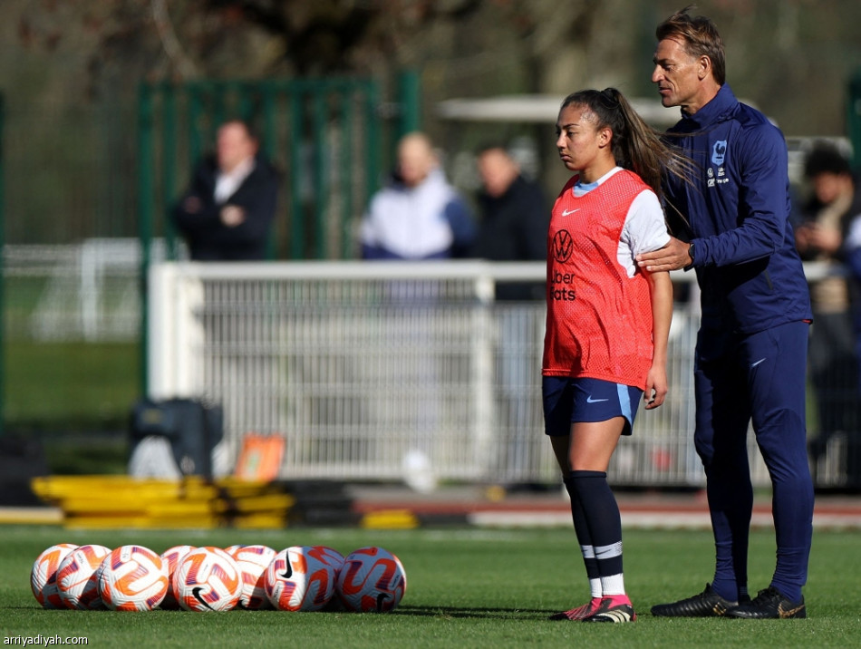 رينارد يسمح للاعبات فرنسا بالتدرب مع أطفالهن