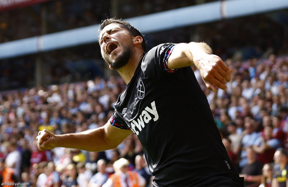 فورنالس يهدي وست هام الانتصار الأول