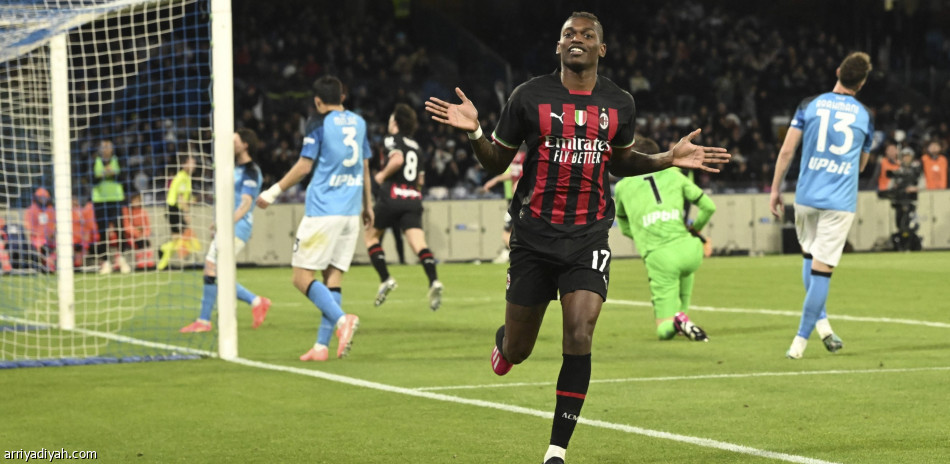 ميلان يسحق نابولي برباعية في داره