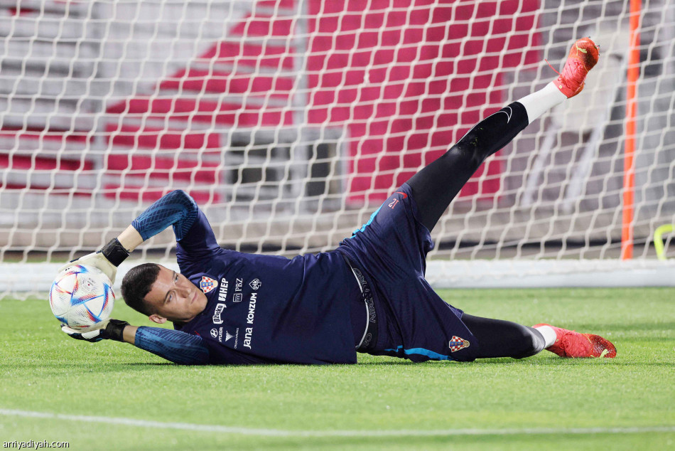 كابوس نيمار 
يخنق لوفرين