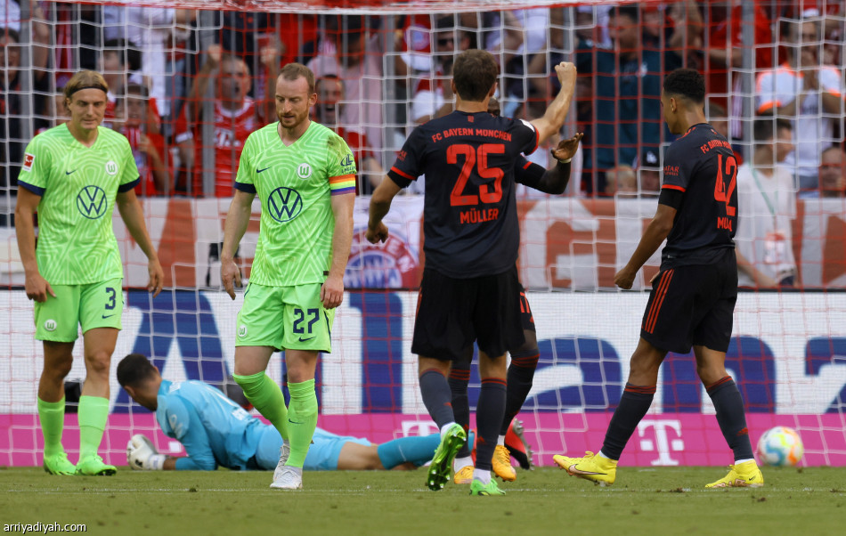 بايرن يعبر فولفسبورج بثنائية موسيالا ومولر