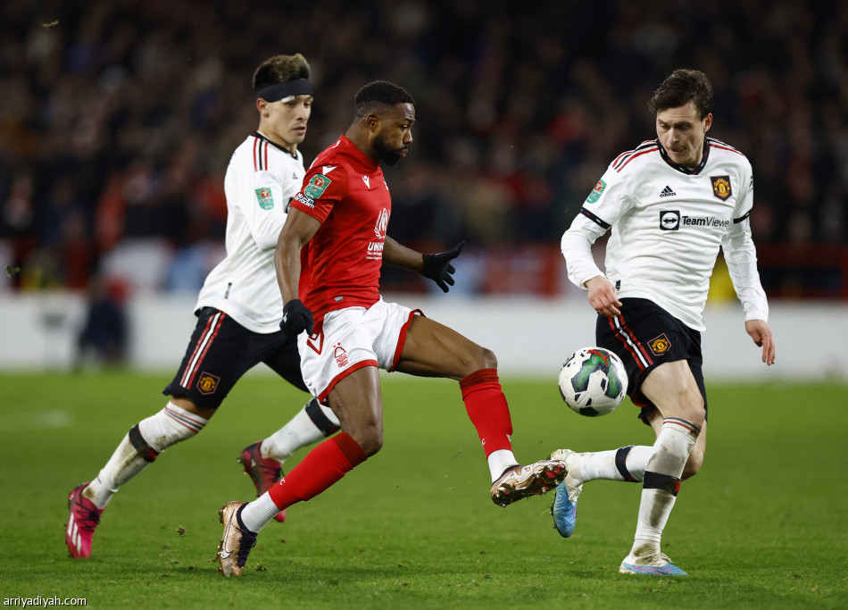 يونايتد يقترب من نهائي الرابطة