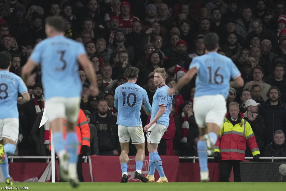 سيتي يضرب أرسنال بثلاثية.. ويخطف الصدارة