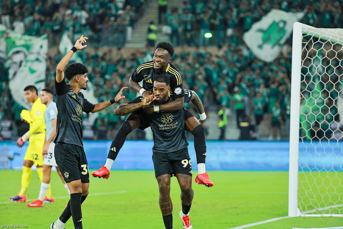 الأهلي يستعرض