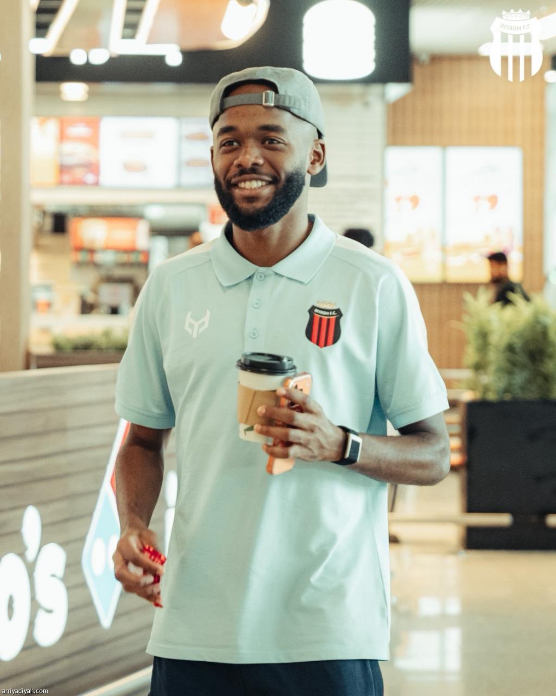 الرياض يغادر