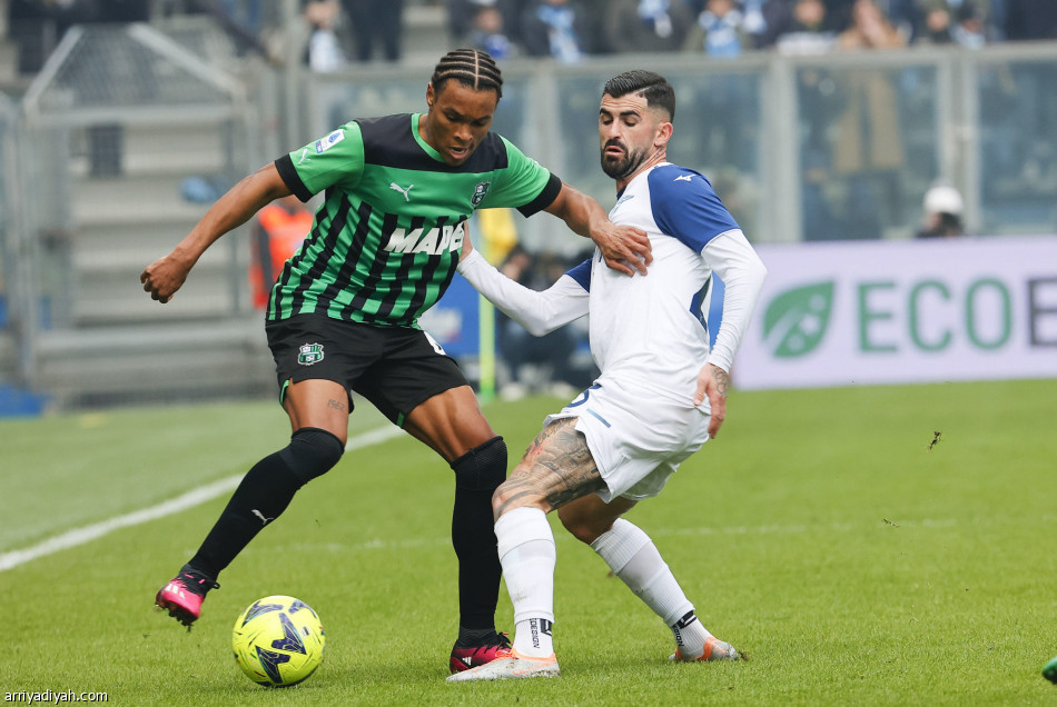 بثنائية ساسوولو.. لاتسيو يعود إلى الانتصارات