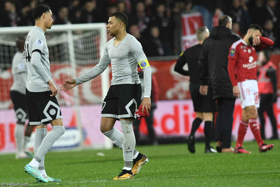 مبابي ينقذ سان جيرمان أمام بريست