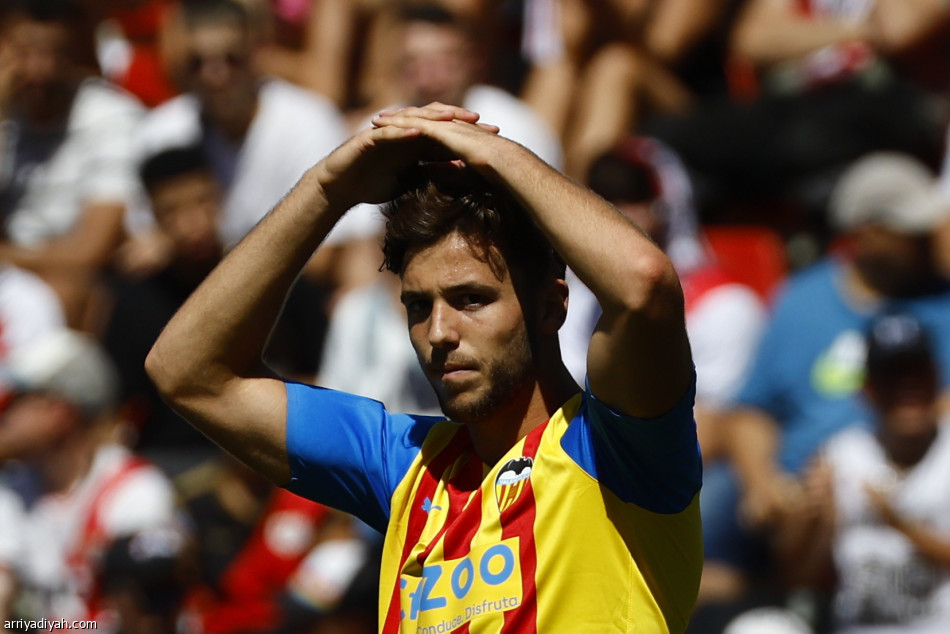 رايو فايكانو يزيد معاناة فالنسيا