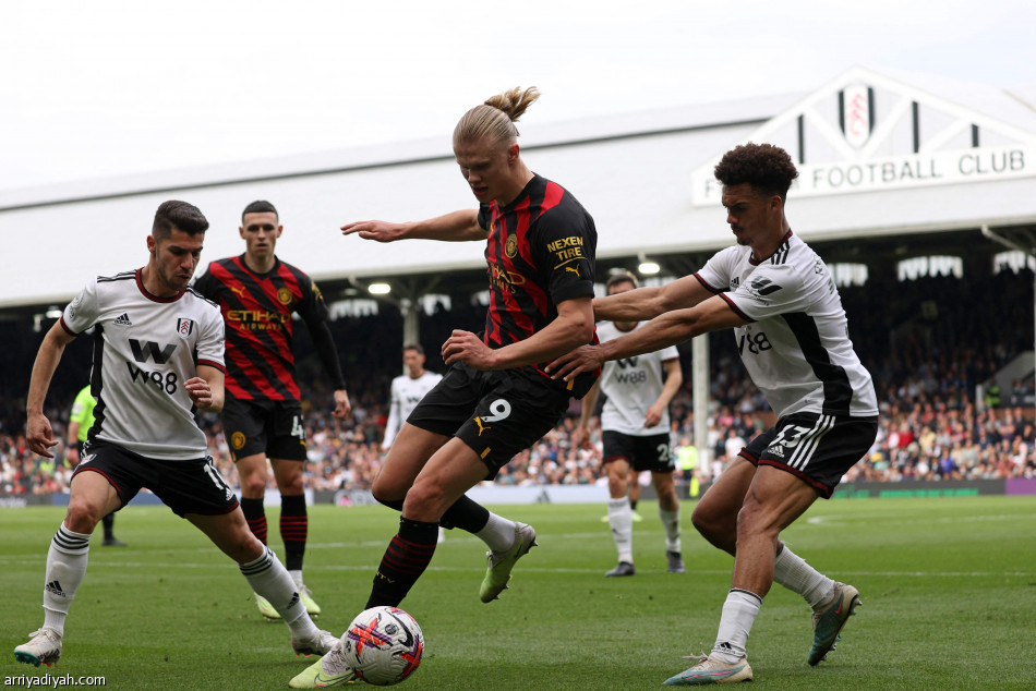 السيتي يستعيد الصدارة في الأمتار الأخيرة