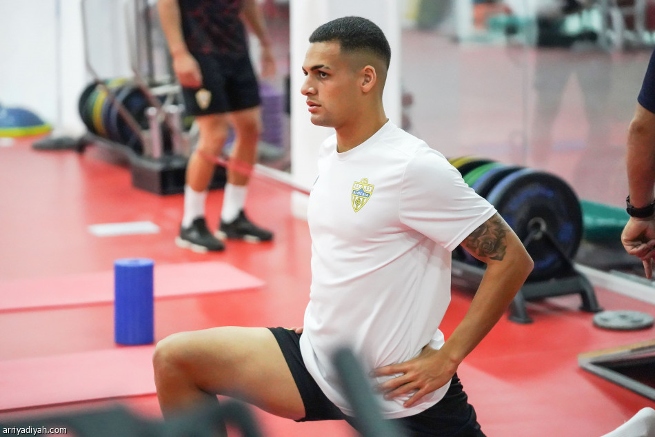 ألميريا.. جلسة استشفائية قبل الهلال