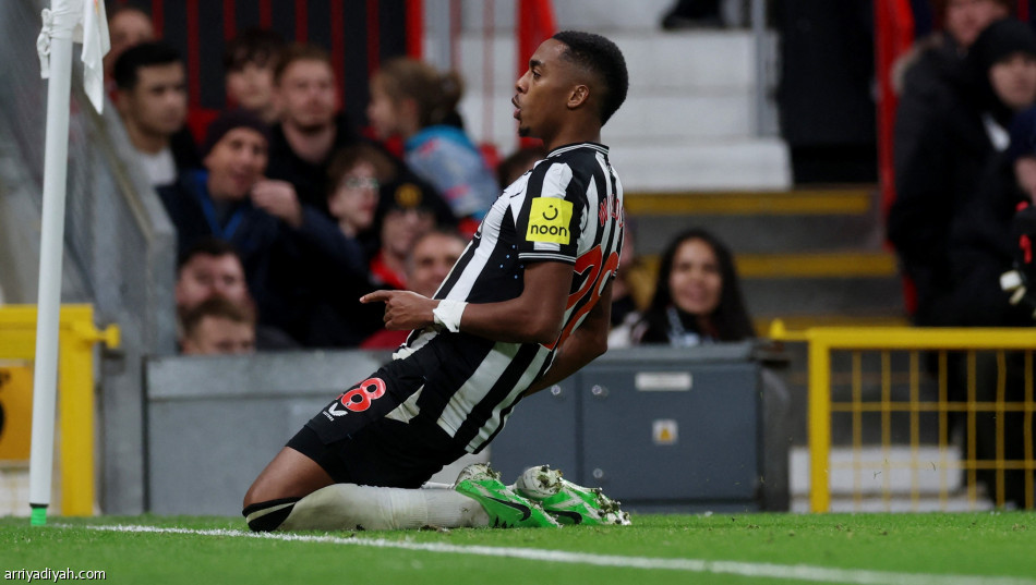 نيوكاسل يضرب يونايتد بثلاثية.. ويتأهل