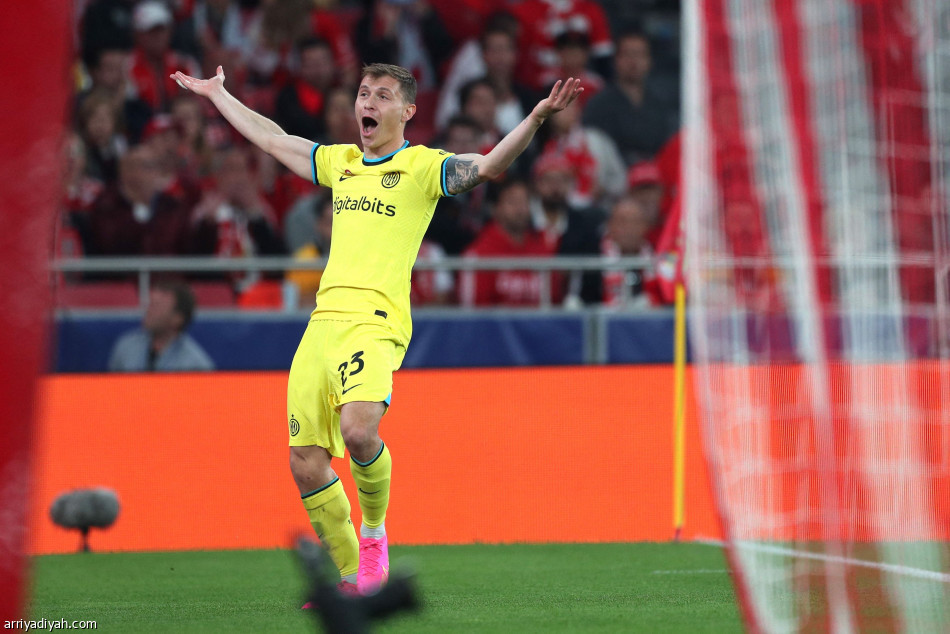 إنتر يضع قدما في نصف نهائي الأبطال