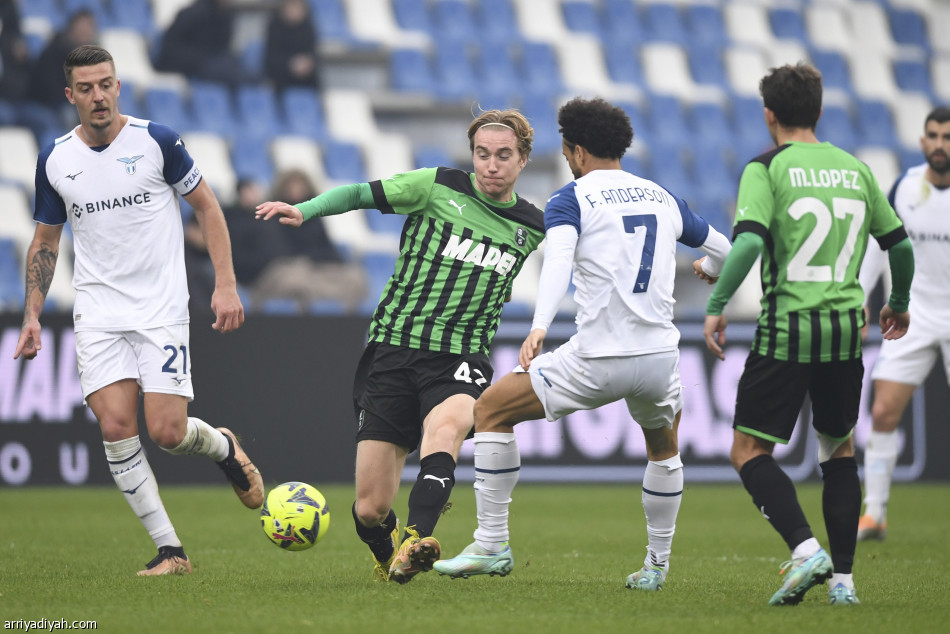 بثنائية ساسوولو.. لاتسيو يعود إلى الانتصارات